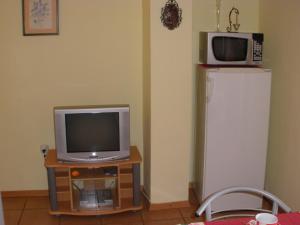 TV a/nebo společenská místnost v ubytování Corry 1