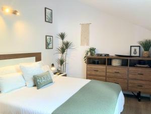a bedroom with a large bed and a dresser at Penthouse Furnas in Furnas
