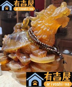 uma pilha de comida em cima de um expositor em ariyoshi ya em Tainan