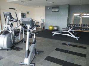 Fitness centrum a/nebo fitness zařízení v ubytování Oriental Crystal Hotel