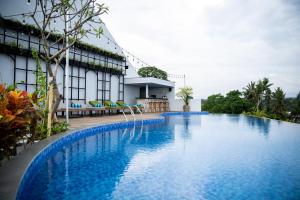 Piscina di RV Hotel Gianyar o nelle vicinanze