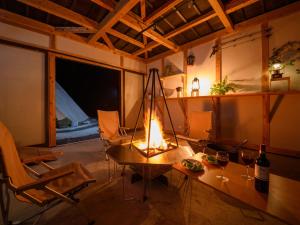The Sense of Wonder Holistic Glamping的休息区