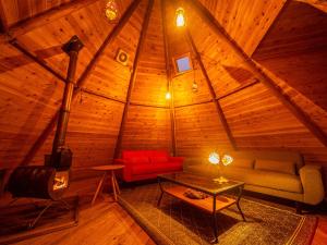 The Sense of Wonder Holistic Glamping的休息区