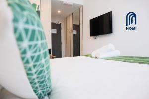 Homi Oasis at KK Times Square 和逸绿洲客房内的一张或多张床位