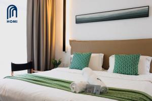 Homi Oasis at KK Times Square 和逸绿洲客房内的一张或多张床位