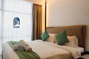 Homi Oasis at KK Times Square 和逸绿洲客房内的一张或多张床位