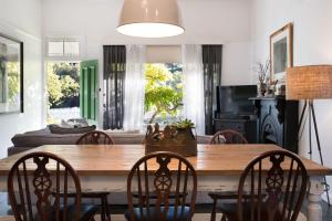 a dining room with a wooden table and chairs at Ebony Twigg in Hepburn Springs