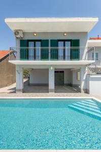 Swimmingpoolen hos eller tæt på Holiday House Kostanje