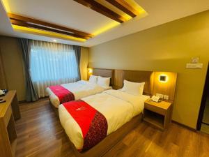 Ένα ή περισσότερα κρεβάτια σε δωμάτιο στο Hotel Aerocity