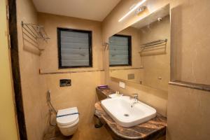 Koupelna v ubytování Hotel Grand Sabarees