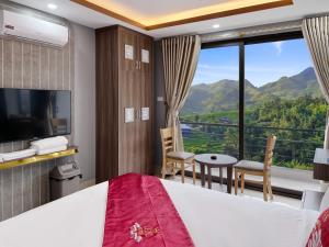 Nespecifikovaný výhled na hory nebo výhled na hory při pohledu z hotelu