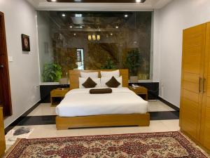 Vuode tai vuoteita majoituspaikassa Burj Al Swat Hotel
