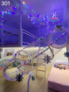 a room with a slide with christmas lights at Wind Natural Parent-Child Inn II in Houli