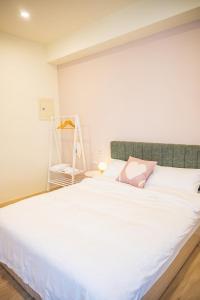 Een bed of bedden in een kamer bij 悠日 Lazy Days 澎湖民宿