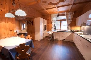 Kuchyň nebo kuchyňský kout v ubytování Apartmenthaus ROSE