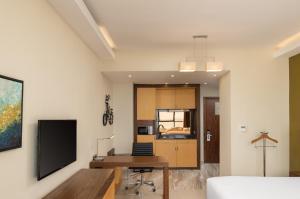 TV a/nebo společenská místnost v ubytování Element by Westin Hotel Dar es Salaam