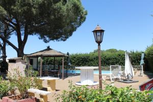 a patio with a table and a gazebo and a pool at Casa con Piscina Privada y Barbacoa en Chiclana Capacidad hasta 10 personas in Chiclana de la Frontera