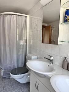 Koupelna v ubytování apartment Alpenrose + 15 fotografií