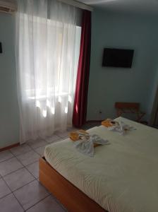 Ένα ή περισσότερα κρεβάτια σε δωμάτιο στο Hotel Ristorante Camoghe