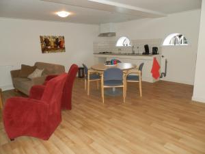 a living room with a couch and a table and chairs at B&B De Hooiberg in Barneveld