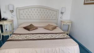 Cama ou camas em um quarto em Hotel La Perla