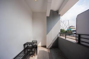 Balkón nebo terasa v ubytování RedDoorz near Binus Anggrek 2