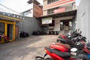 Fotografie z fotogalerie ubytování RedDoorz near Binus Anggrek 2 v destinaci Jakarta