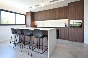 Modern 3BR retreat in the Old North by HolyGuest