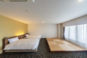 A bed or beds in a room at Suikouen Hotel