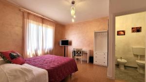 a bedroom with a purple bed and a bathroom at B&B Naturista e Spa Mondoselvaggio in Lucca