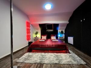 Gallery image of Red love-room / Balnéo & plus ! in Souppes-sur-Loing