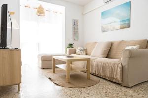 Televízia a/alebo spoločenská miestnosť v ubytovaní Apartamento Málaga El Faro