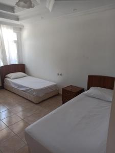 Ein Bett oder Betten in einem Zimmer der Unterkunft Faris Guest House