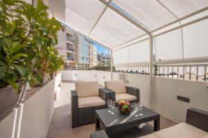 Balkón nebo terasa v ubytování Exceptional Sunlit Apart Marsaskala Bay - Happy Rentals