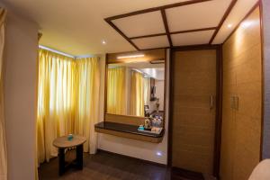 Koupelna v ubytování Hotel Grand Sabarees