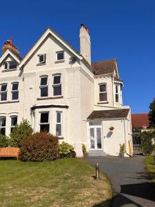 Gallery image of The Long House - 1Min walk to Royal Liverpool Golf Club in Hoylake