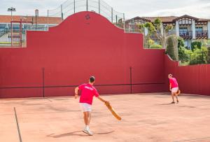 Tennis und/oder Squash in der Unterkunft Azureva Hendaye oder in der Nähe
