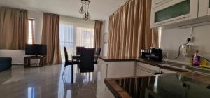 A kitchen or kitchenette at Miramar 16B