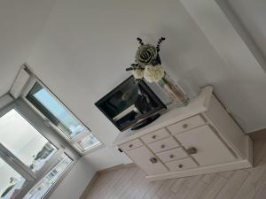 a white dresser with a tv on top of it at PRECIOSO APTO 1 LINEA PLAYA VISTAS AL MAR in Sitio de Calahonda