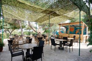 Restaurace v ubytování Hotel Korfos - Ξενοδοχείο Κόρφος Renovated