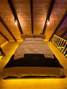 เตียงในห้องที่ Bungalife