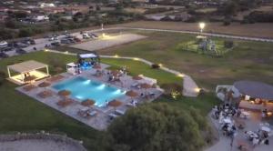 Bazén v ubytování Su Entu Sardinian Country Club nebo v jeho okolí