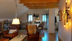 Ruang duduk di Hossies Hof - Luxus Ferienhaus Scheune