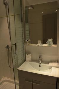 Bagno di Hôtel Les Corps Saints