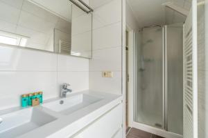 Et badeværelse på Villapark Kamperfoelie 69 + 6 billeder