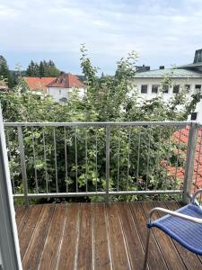 a balcony with a wooden deck with a fence at Homestay - Luxus Ferienwohnung in Bad Griesbach