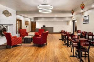 Fotografie z fotogalerie ubytování Ramada by Wyndham Albuquerque Airport v destinaci Albuquerque + 44 fotografií