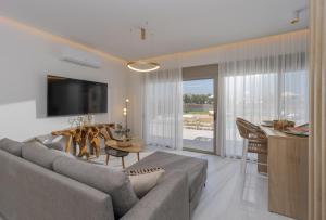 Χώρος καθιστικού στο Athena Luxury Villa by Estia