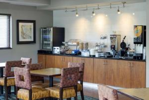 a kitchen with a table and chairs and a counter at La Quinta by Wyndham Edmond in Edmond