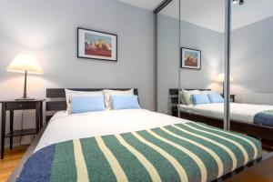 Кровать или кровати в номере Paulay65 Budapest - Central Stay with 24h Reception